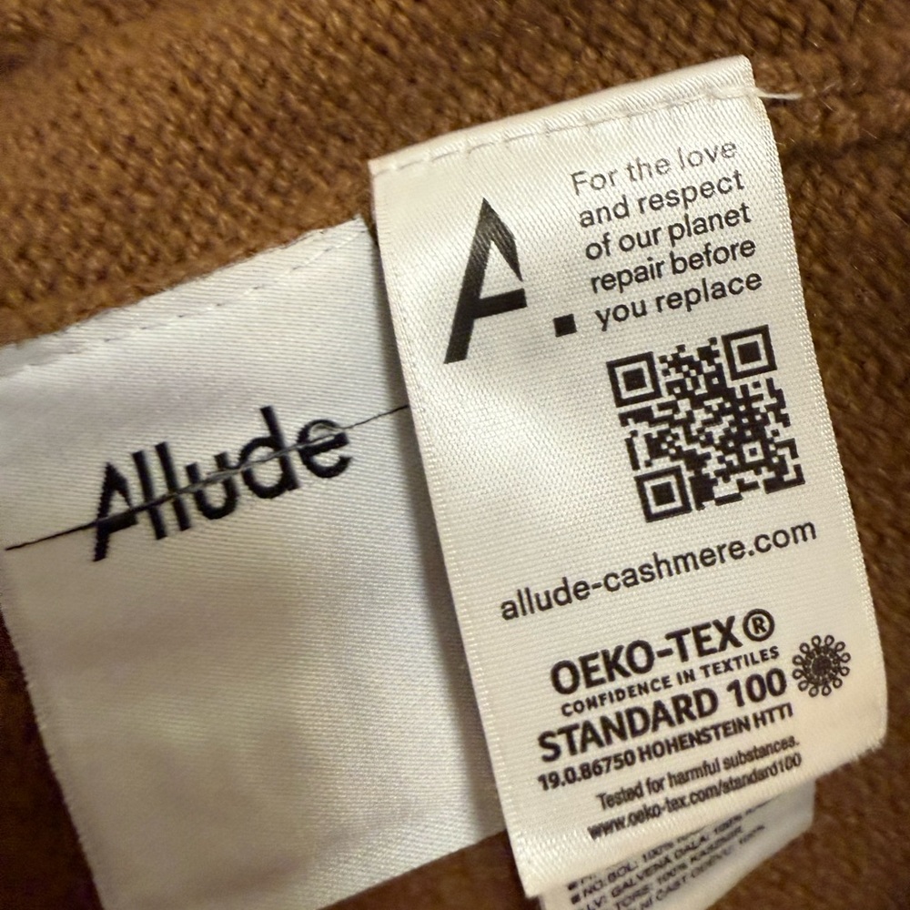 Cashmere Tan V-Neck Sweater with Pockets - Picture 13 of 14